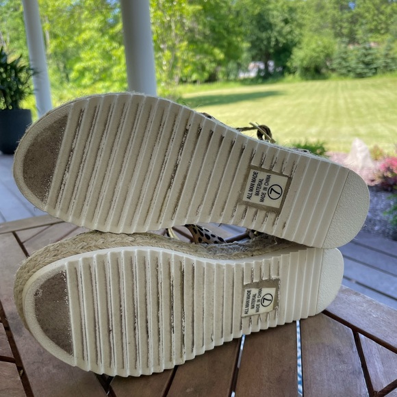Soda Espadrille- Size 7 - Picture 8 of 8